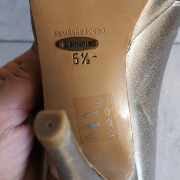 Leather gold and silver peep-toe pumps - Picture 5 of 16